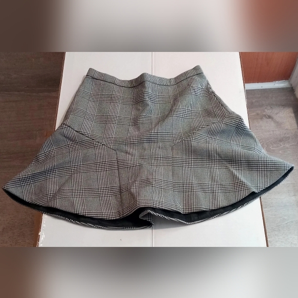 J. CREW Fit + Flare Flouncy Plaid Mini Skirt. Size 00 / 0. Academia. Twee. EUC - Picture 2 of 11